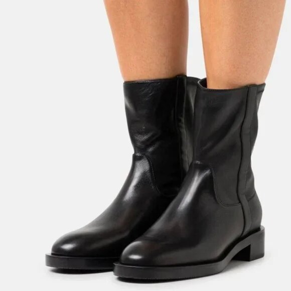 Stuart Weitzman Sadie Black Leather Slip On Ankle Boot 9.5 - Picture 1 of 12